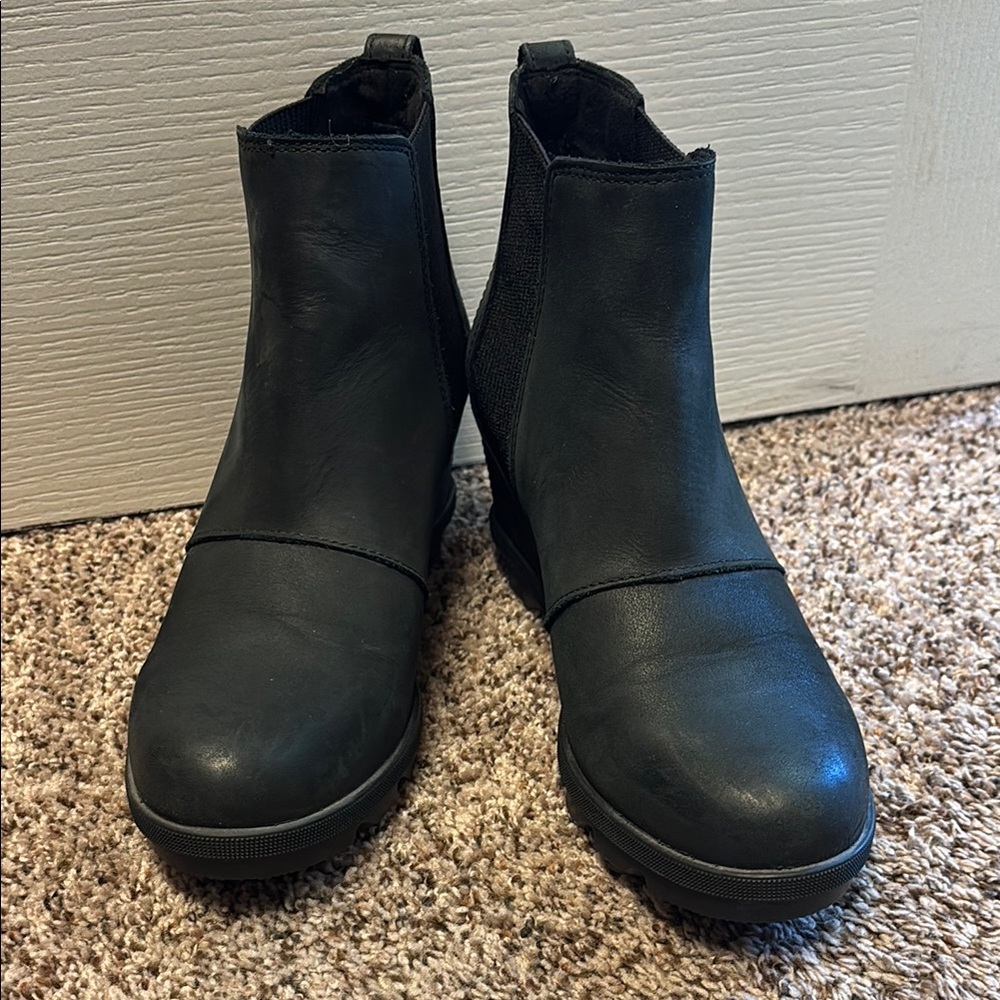 Sorel wedge Women's Black Ankle Boots size 8